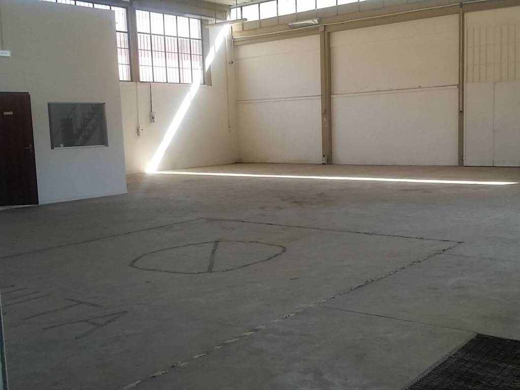 negozio in affitto a Vinci in zona Sovigliana