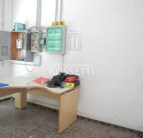 negozio in affitto a Vinci in zona Spicchio