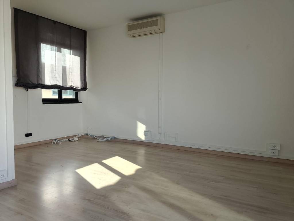 ufficio in affitto a Vinci in zona Sovigliana