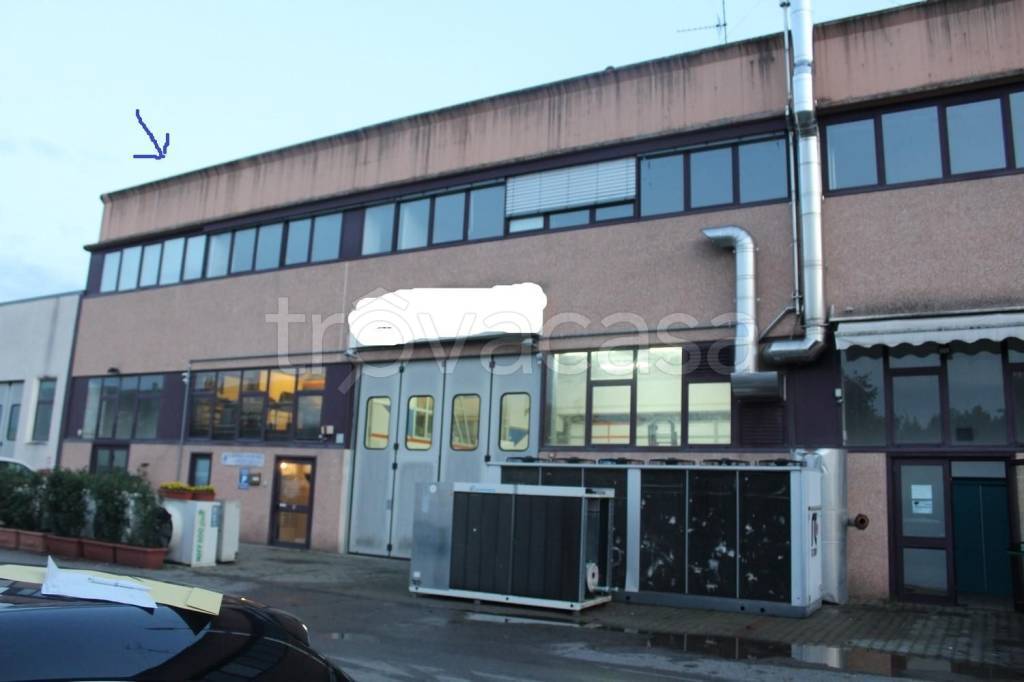 negozio in vendita a Figline e Incisa Valdarno in zona Figline Valdarno