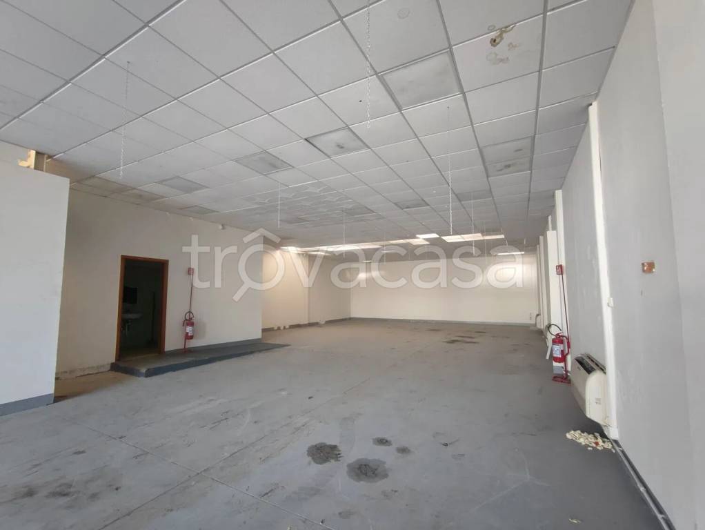 locale commerciale in affitto a Figline e Incisa Valdarno