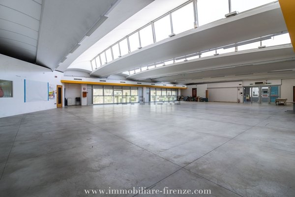 locale commerciale in affitto a Figline e Incisa Valdarno