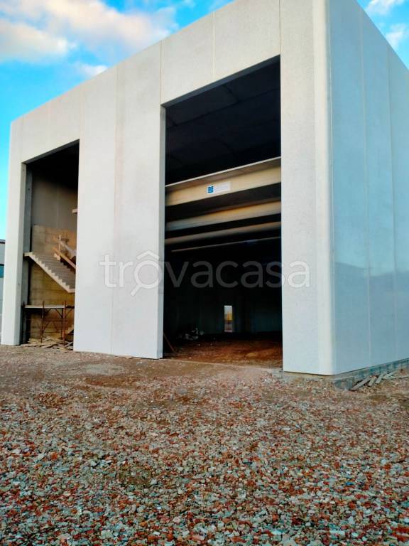 locale commerciale in affitto a Figline e Incisa Valdarno