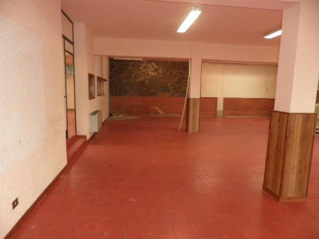 negozio in affitto a Figline e Incisa Valdarno in zona Figline Valdarno