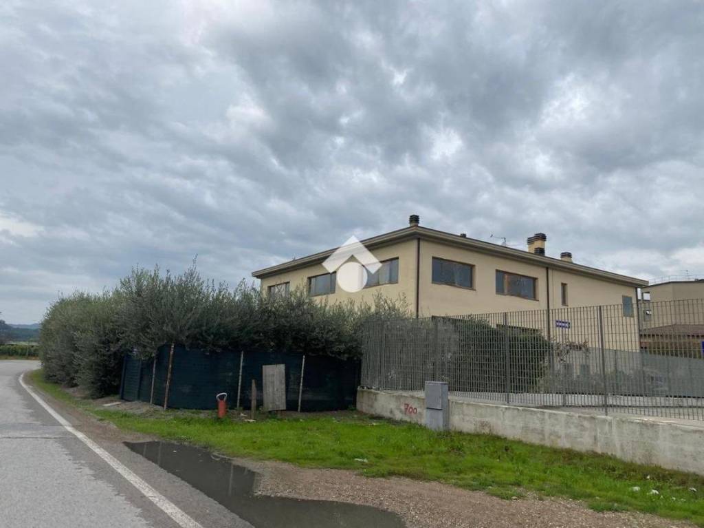 negozio in affitto a Figline e Incisa Valdarno