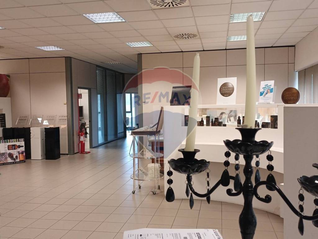 negozio in affitto a Figline e Incisa Valdarno in zona Figline Valdarno