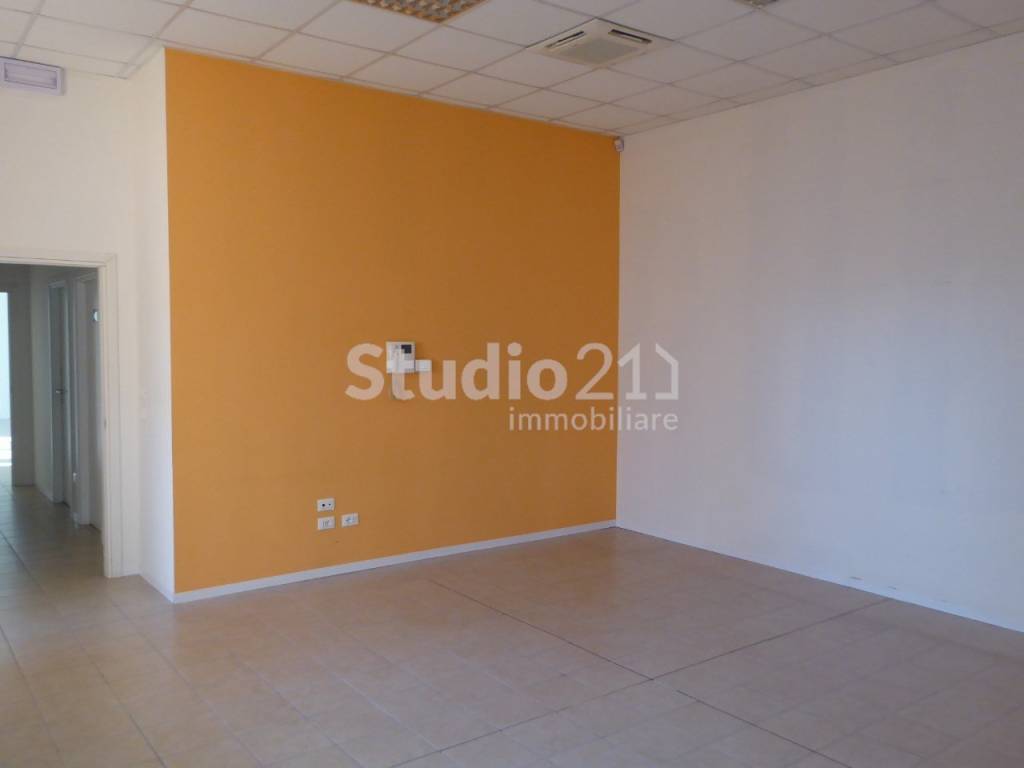 locale commerciale a Figline e Incisa Valdarno in zona Figline Valdarno