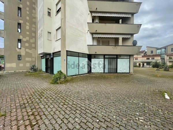 negozio in affitto a Figline e Incisa Valdarno