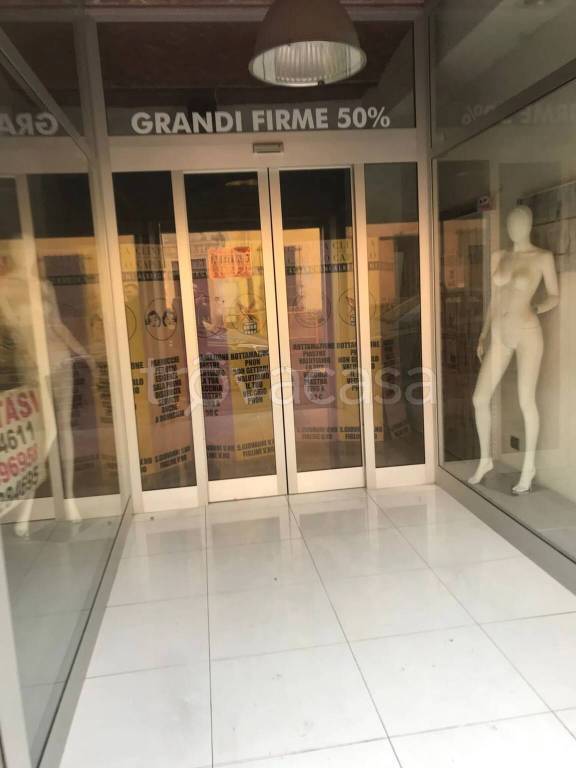 negozio in affitto a Figline e Incisa Valdarno