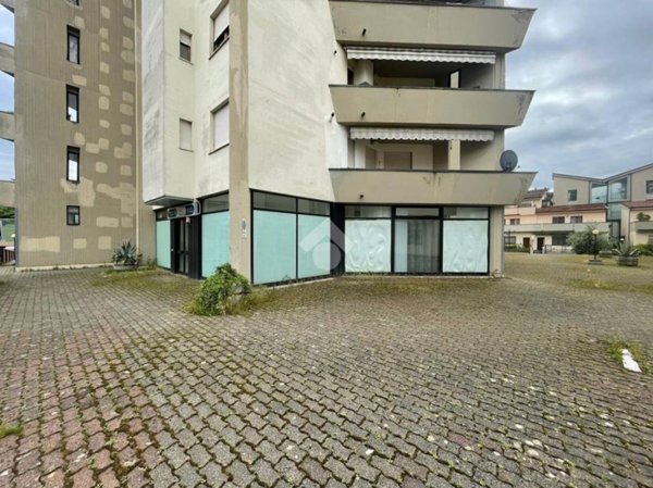 negozio in affitto a Figline e Incisa Valdarno