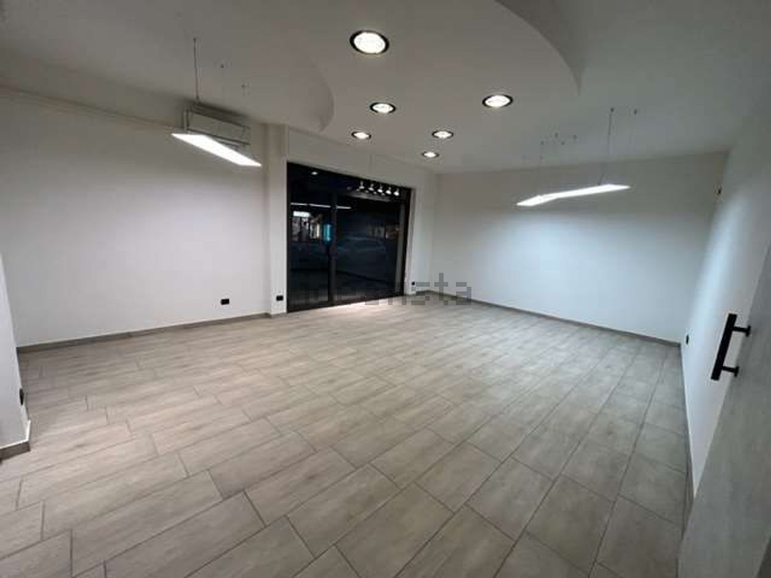 negozio in affitto a Figline e Incisa Valdarno