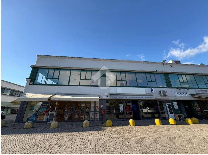 negozio in affitto a Figline e Incisa Valdarno