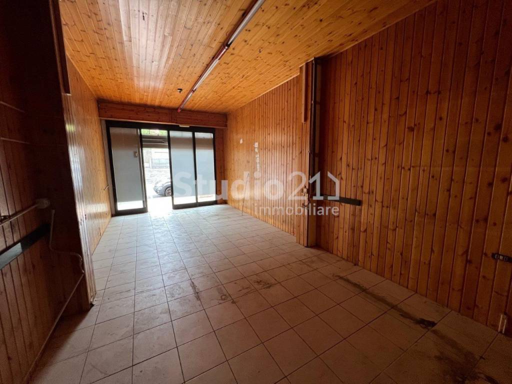 negozio in affitto a Figline e Incisa Valdarno