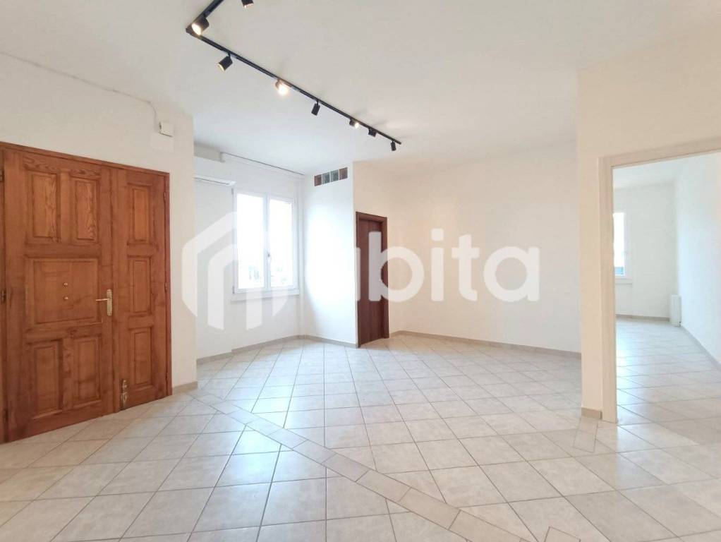 ufficio in affitto a Figline e Incisa Valdarno in zona Figline Valdarno