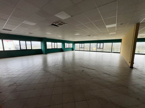 locale commerciale in affitto a Figline e Incisa Valdarno