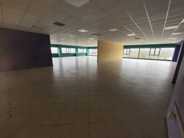 locale commerciale in affitto a Figline e Incisa Valdarno