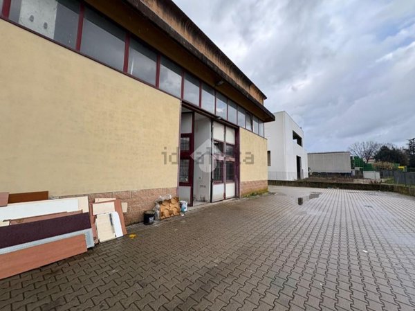 locale commerciale in affitto a Figline e Incisa Valdarno
