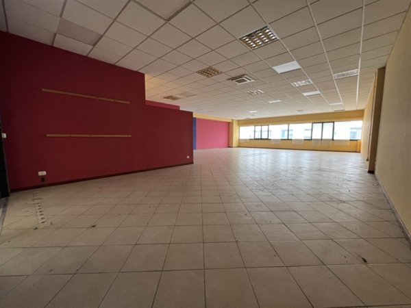 locale commerciale in affitto a Figline e Incisa Valdarno