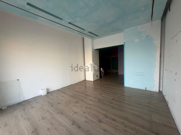 locale commerciale in affitto a Figline e Incisa Valdarno