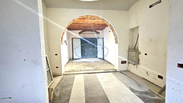 negozio in affitto a Figline e Incisa Valdarno