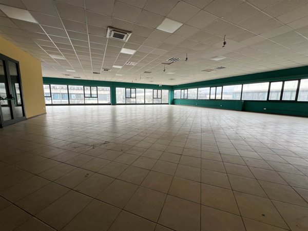 locale commerciale in affitto a Figline e Incisa Valdarno in zona Massa