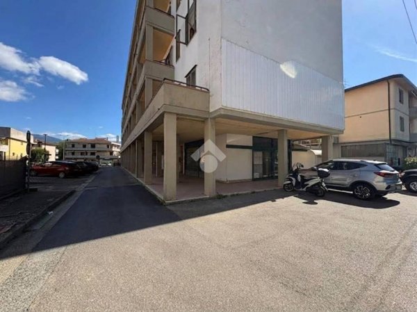 locale commerciale a Figline e Incisa Valdarno in zona Incisa in Val d'Arno