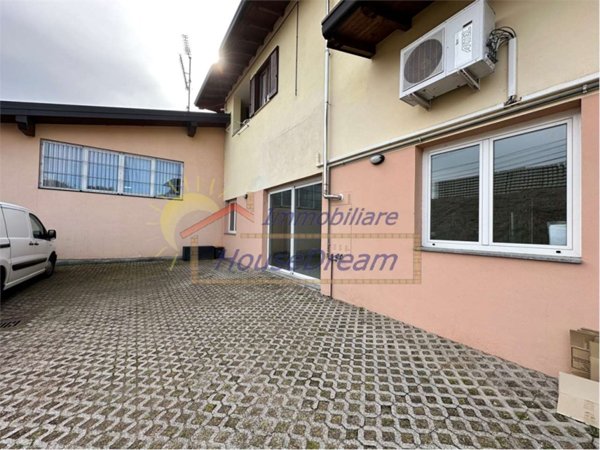 negozio in affitto ad Arona