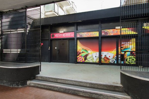 negozio in vendita ad Arona