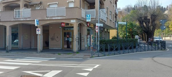 negozio in affitto ad Arona