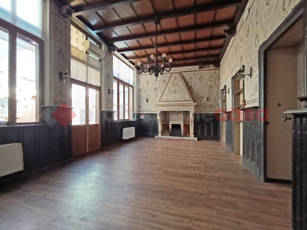 negozio in affitto ad Arona in zona Mercurago