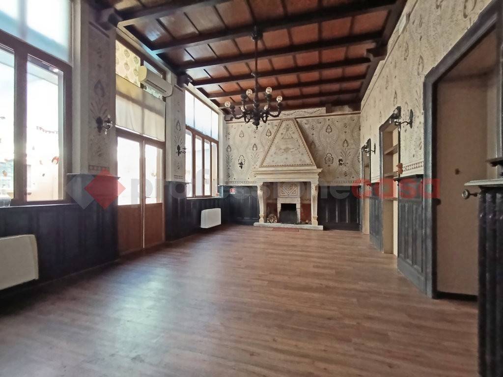 negozio in affitto ad Arona