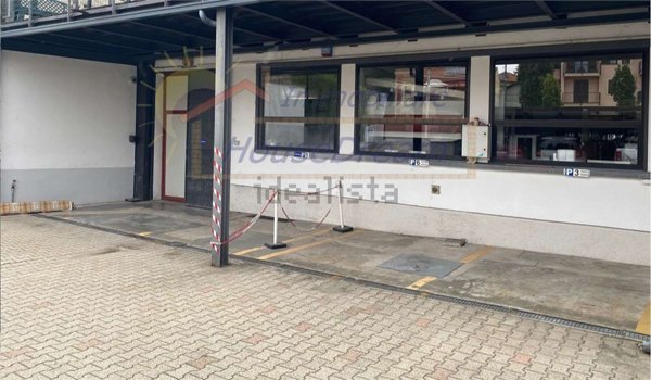 locale commerciale in affitto ad Arona