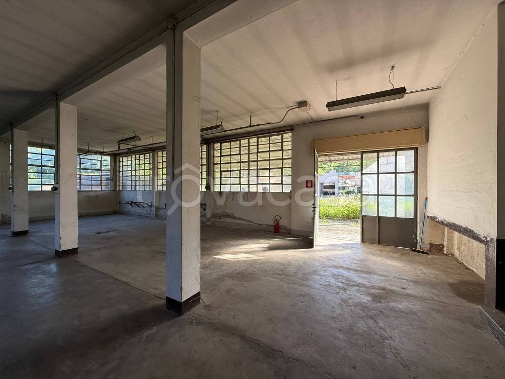 locale commerciale in affitto ad Arona in zona Mercurago