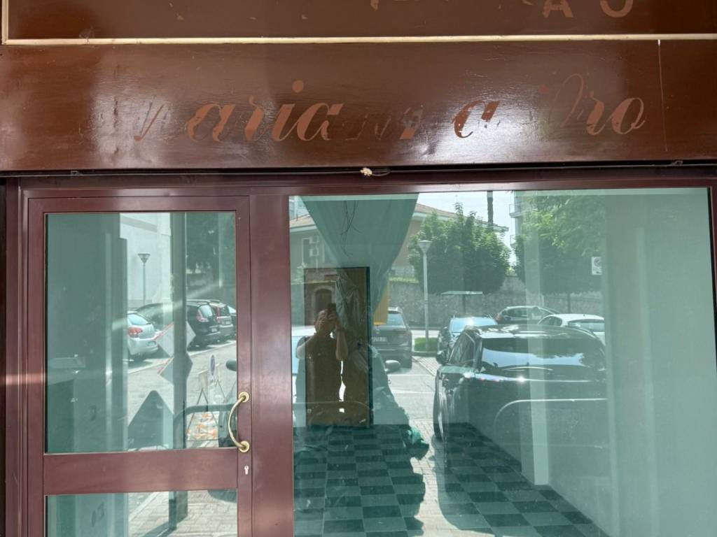 negozio in affitto ad Arona
