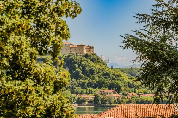 appartamento in affitto ad Arona