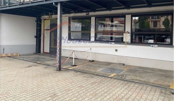 negozio in affitto ad Arona