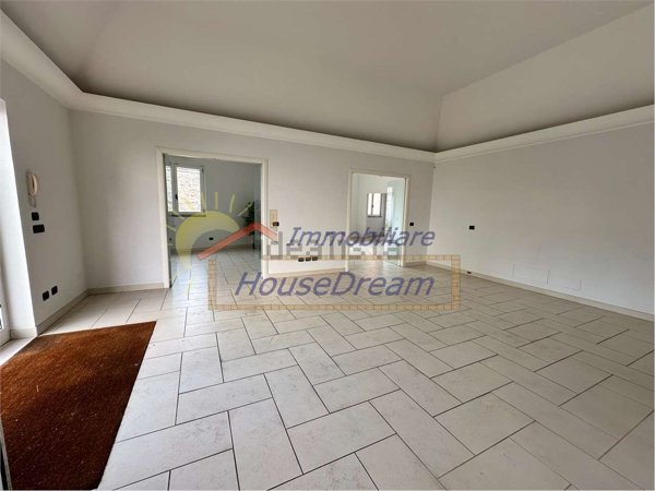 locale commerciale in affitto ad Arona