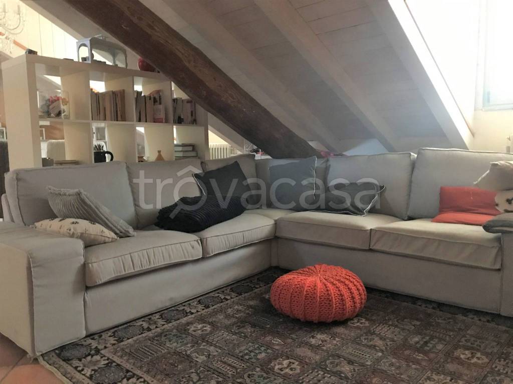 appartamento in affitto ad Arona