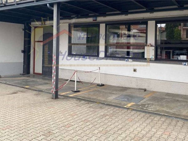locale commerciale in affitto ad Arona
