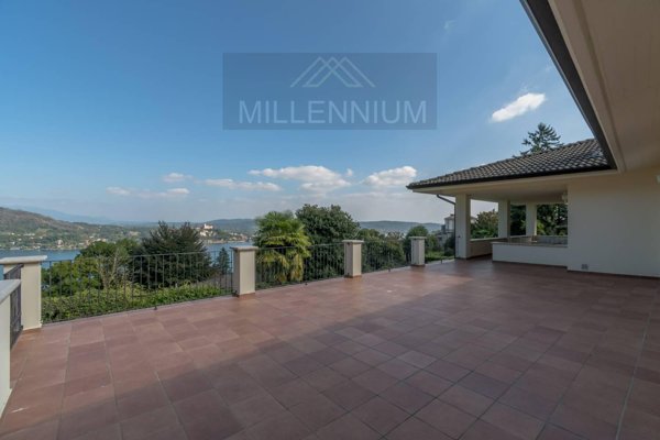 casa indipendente in affitto ad Arona