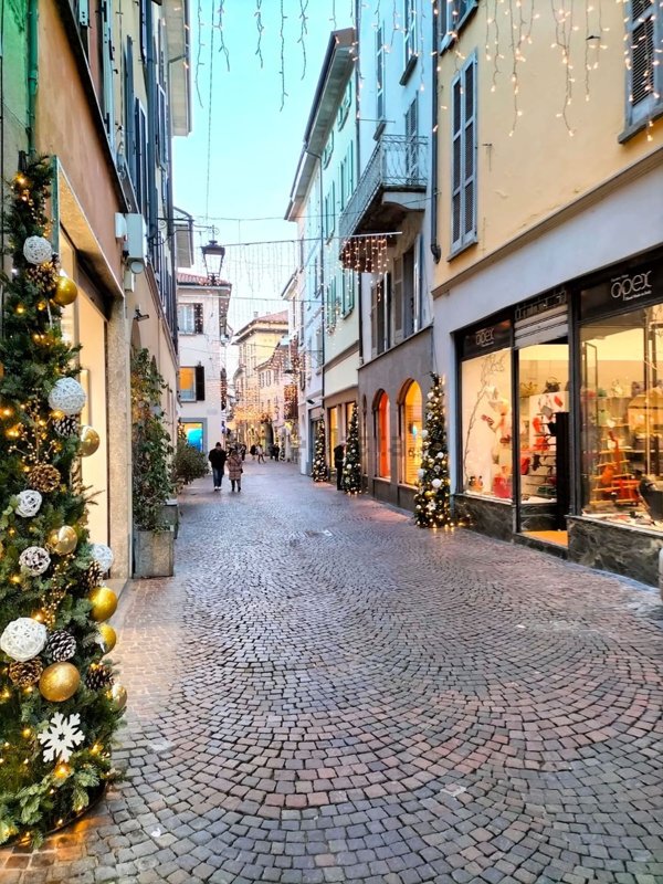negozio in affitto ad Arona