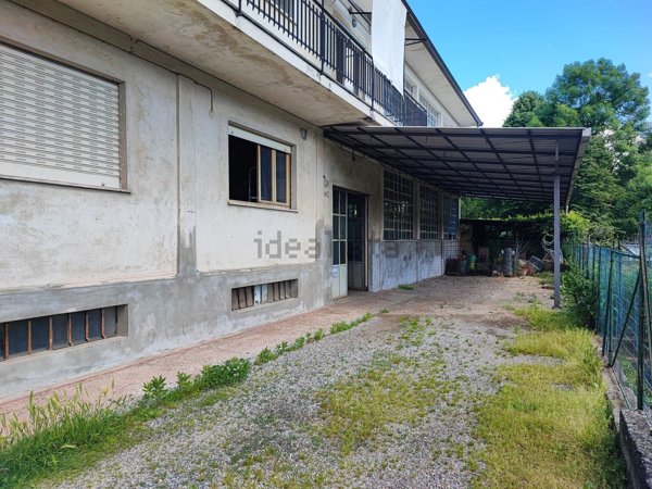 capannone in affitto ad Arona