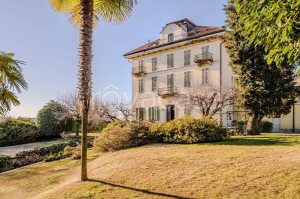 appartamento in affitto ad Arona in zona Dagnente