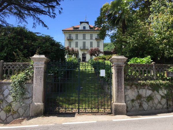 appartamento in affitto ad Arona in zona Campagna