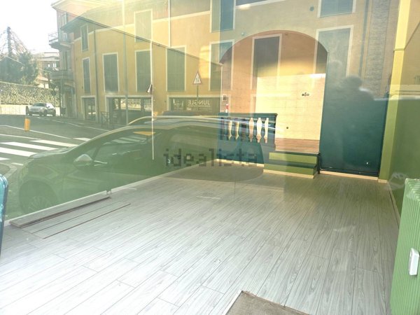 locale commerciale in affitto ad Arona
