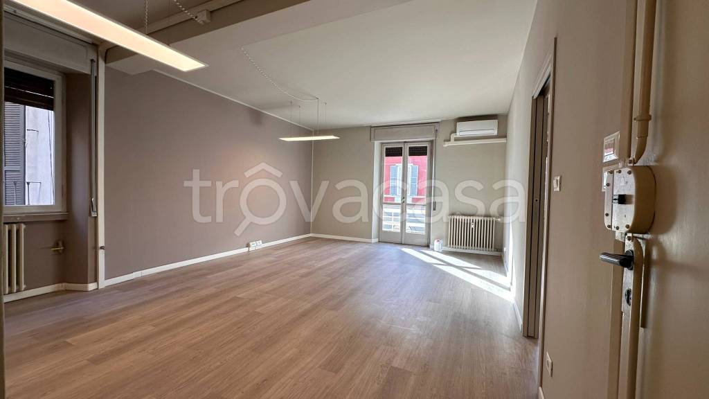 ufficio in affitto ad Arona