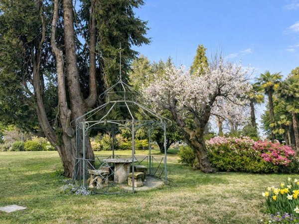 appartamento in affitto ad Arona in zona Dagnente