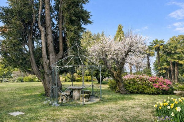 appartamento in affitto ad Arona in zona Dagnente