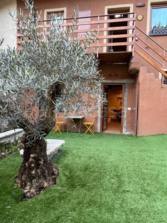 appartamento in affitto ad Arona in zona Campagna