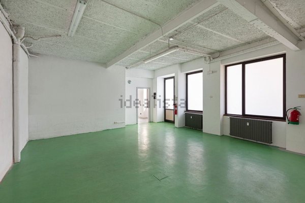 locale commerciale in affitto ad Arona